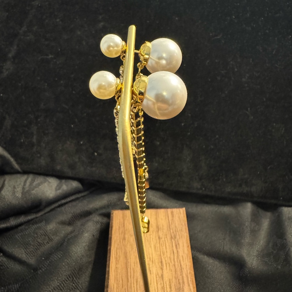 Dior Elegant Gold and Pearl Star Jewelry Set - Picture 6 of 6